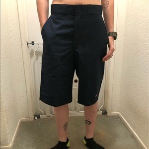 Navy blue dickies shorts.